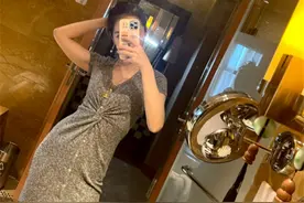 余霜穿“扣子裙”，主动念“年少不知阿姨好”，真不把我们当外人图片
