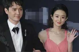 赵丽颖说弟弟比冯绍峰帅，本以为开玩笑，照片一出瞬间打脸图片