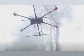 西藏墨脱哨所首次无人机空投物资图片