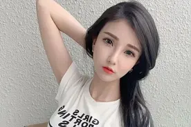 小说：“你来接我吧，他出去了！”图片