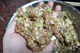 调肉馅时，不能少了这3种“料”，否则馅又干又柴，还不香图片