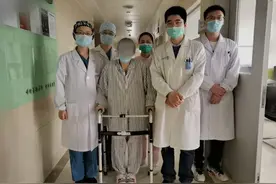 老人膝关节不好出不了门 双膝关节置换术解决难题图片