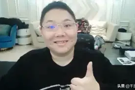 PDD吃鸡遭遇外挂，弹幕狂刷那个男人，骚猪：我打电话问一下图片