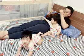 听摇滚乐的宝宝，会不会变成“抽烟喝酒纹身”的社会狠人图片