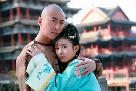 赵丽颖给出荧屏初吻的男人，今韩国妻子独带娃，结婚6年已无互动图片