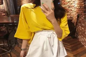 白色短裤配什么颜色上衣，搭配这六种上衣穿清爽又时尚图片