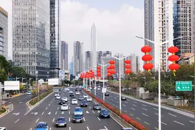 不再是空城！1000多万人留在深圳过春节，滨河大道太繁忙了图片