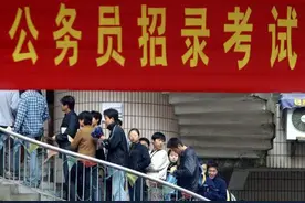 姐姐有“劣迹”，妹妹考上公务员被取消录取，政审比你想象更严格图片
