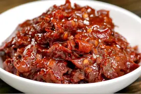 在家自制豆瓣酱，农村大叔用了30年的秘制方子，红亮油润味香醇图片