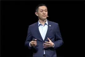 放牛娃大学创业，手握3家公司，36岁未婚，一年后与央视主播闪婚图片