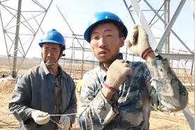 农民工50米高铁塔上高空作业，你猜月工资多少？危险收入相符吗？视频封面