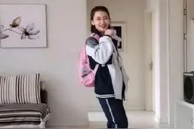 40岁妈妈换上14岁女儿校服，颜值不输当年，网友：酸了图片