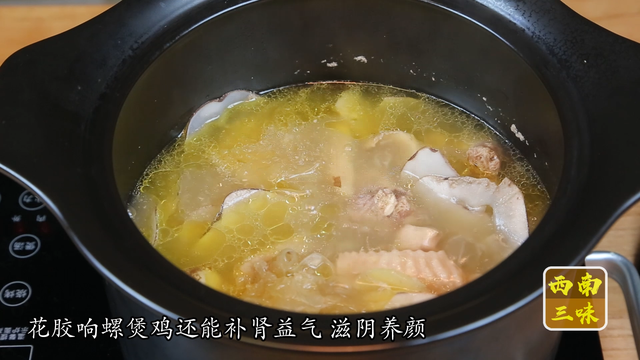 花胶煲鸡搭配什么药材 花胶煲鸡搭配什么药材好 花胶煲鸡搭配什么药材 花胶煲鸡搭配什么药材好