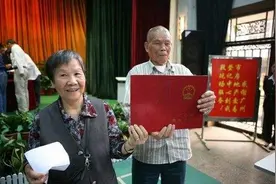 孩子满月酒，姥姥送房产证让人羡慕：小小年纪已经赢在起跑线上图片