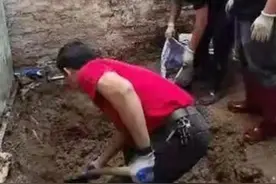 广东中山一“上门女婿”涉命案被抓 此前其一家3人相继失联 邻居：警方从家中开挖并带走多袋东西图片