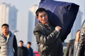 70后农民的“尴尬”，没社保，靠啥养老？两个办法，哪个更适合？图片