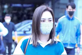 阿娇发胖后衣品“堪忧”，穿大码衬衫还配阔腿裤，目测像130斤图片