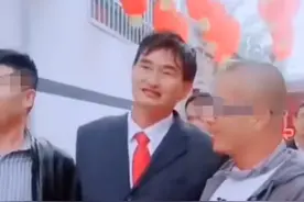 大衣哥亲戚出手阔绰，随礼7万现金，网友评论：因为大衣哥给的多图片