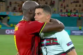 无奈！C罗时隔3个月后又摔队长袖标 这次他没有愤怒只有失望图片