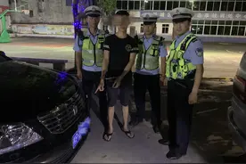 广西小车蒙牌、冲卡、逆行、砸车，竟是为了省15元过路费图片