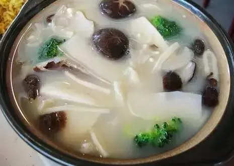 哺乳期可以饮花胶煲排骨汤 2026年哺乳期可以吃花胶炖汤吗