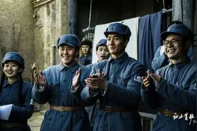 回顾历史再出发 深情献礼百年华诞——电影《让这首歌作证》即将上映图片