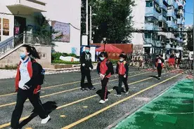 六一儿童节快乐！沈阳高一、初一、小学六年级学生开学啦图片