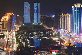 贵阳最魔幻“城中城”，建筑像美国白宫，高楼林立密如“鸽子笼”图片