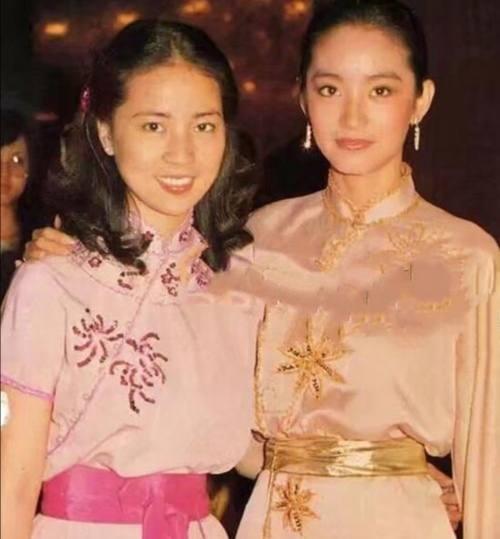 曾有人问成龙身价多少？他笑而不语：“一定没马云多，但也不少”