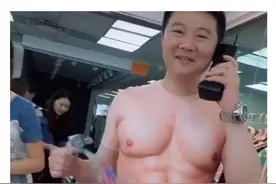 如何变成肌肉猛男？伪装穿衣凸显腹肌，让人真是笑掉大牙了图片