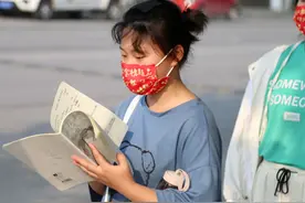 女儿估分650，父亲提前办升学宴，成绩公布后，亲戚纷纷要求退钱图片