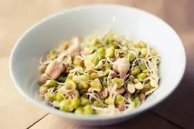 黄豆芽、绿豆芽、黑豆芽差别原来这么大！要想补对营养，该这么选图片