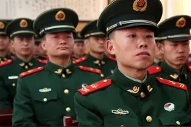 细说“大学生入伍的定级定衔”图片