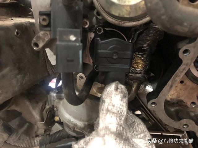 小伙淘了台二手奥迪Q5，不光烧机油还到处漏油，一次修复秒变新机