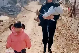 江苏：女童对着墓地喊爸爸，自己会乖多吃饭，什么时候爸爸能回来图片