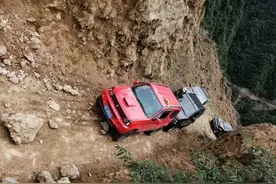无限风光在险峰，丛林穿越分享图片