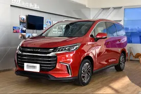 1.5T+全景天窗，落地9万，大通G50华丽升级，实车真帅气图片