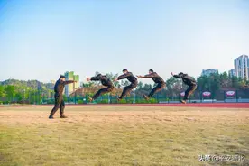 【你好，警察节】我的警队我的家，看湖北警队花式秀“恩爱”图片