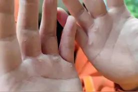 风雨中的这些温暖瞬间让人回味图片