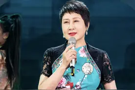 张凯丽穿旗袍也太会选，120斤硬是穿成100斤，看完都不想减肥了图片