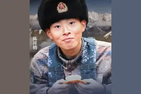 凌晨2点审讯室内，他笑了图片