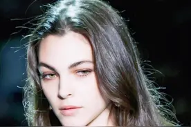 ​Vittoria ceretti，身材与颜值并存，老佛爷生前最后的灵感缪斯图片