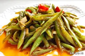 素炒豆角丝，鲜香味美又好吃，试试这种做法，比肉炒豆角还好吃图片
