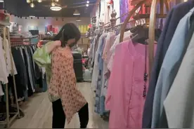 柳岩买衣服，被老板娘认出，她下意识的反应，刷新我对明星的认知图片