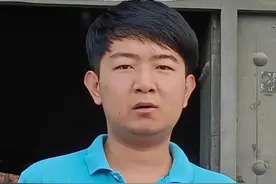 重症男孩在病床上自学高中课程，不顾家人反对复读，如今梦想成真图片