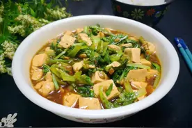 小白菜和豆腐，简单一做，没想到这么好吃，上桌连汤都不剩图片