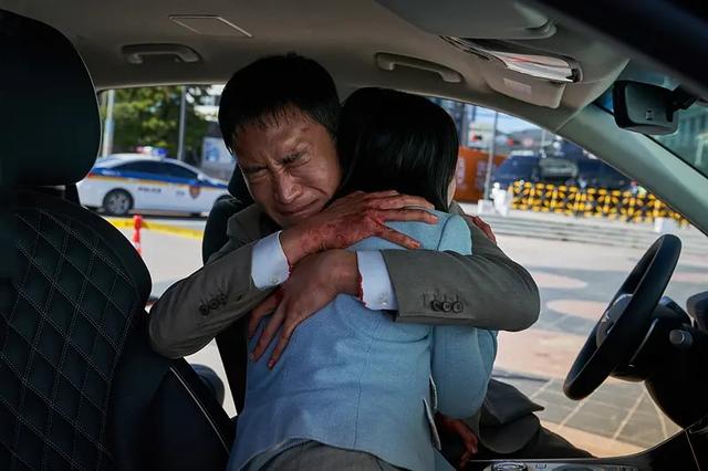 《寄生虫》团队打造，今年最猛韩片一动就爆炸，创2021韩最高票房