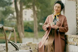 “慢下来”的时尚更高级！60+妈妈优雅不输三木，风格却大不相同图片