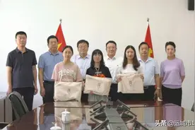 深化市校合作开展实习实训市市场监管局、教育局领导与实习实训大学生进行座谈图片