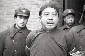 1950年袁文会被押送刑场枪决，路旁群众大喊：毛主席给我们报仇了图片